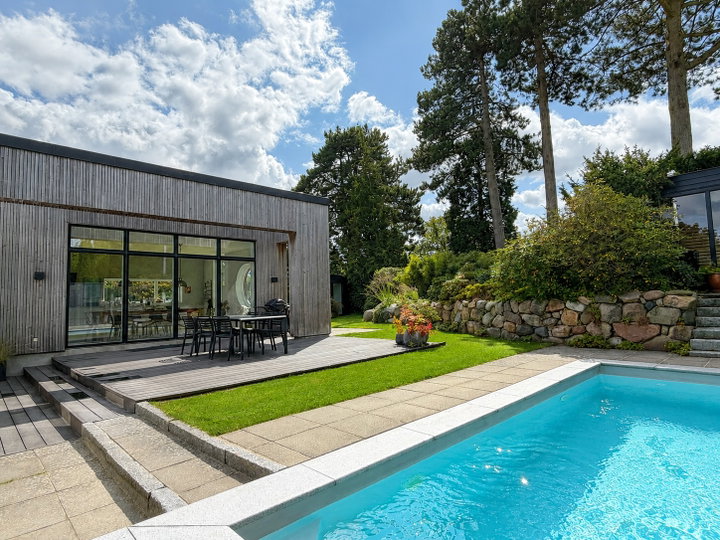 Moderne familievilla med pool, sauna og anneks i Hareskovby - Lindevej, Værløse - 0