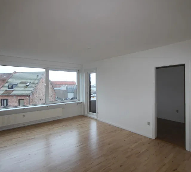 apartment Affordable 3-Room Apartment in the City Center with Balcony and Parking