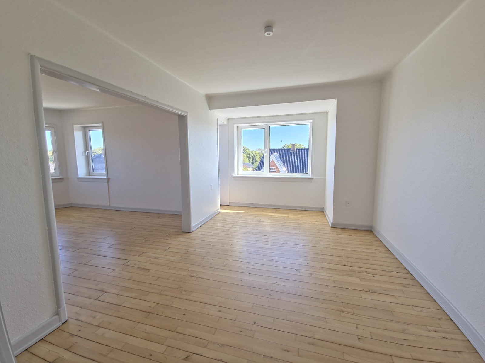 apartment Cozy 3-Room Apartment with Balcony and Parking