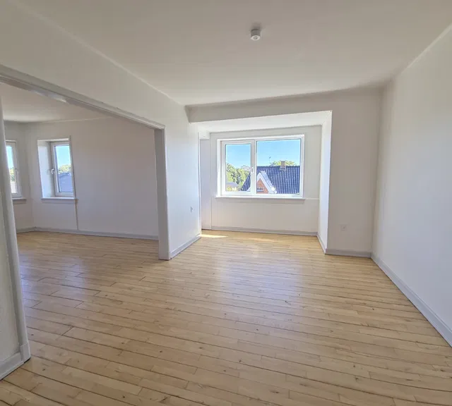 apartment Hyggelig 3-værelses med altan og parkering