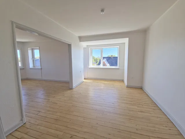 apartment Cozy 3-Room Apartment with Balcony and Parking