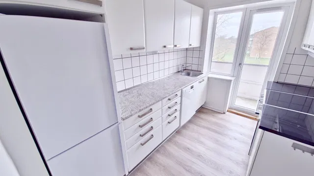 apartment Cozy 3-Room Apartment with Balcony and Parking