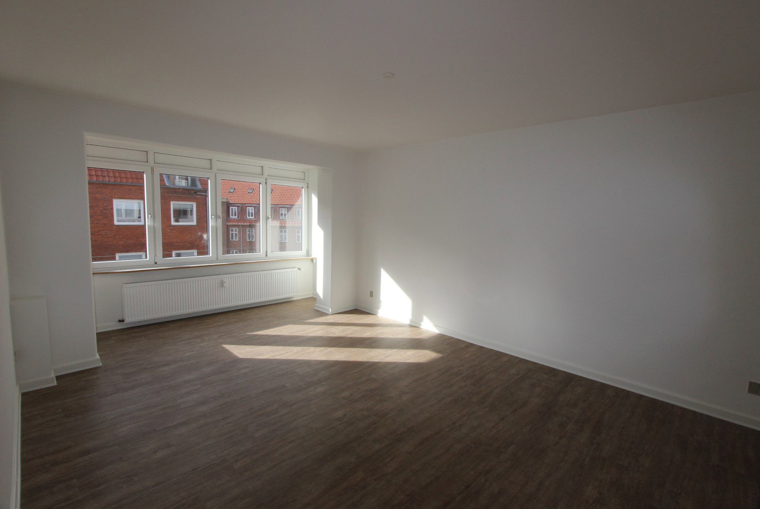 apartment Cozy 3-Room Apartment with Balcony and Parking