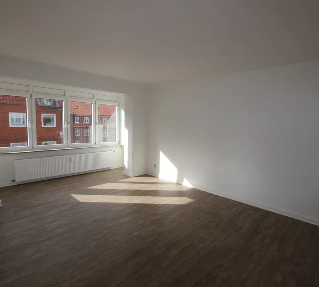 apartment Cozy 3-Room Apartment with Balcony and Parking
