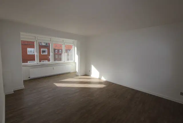 apartment Cozy 3-Room Apartment with Balcony and Parking