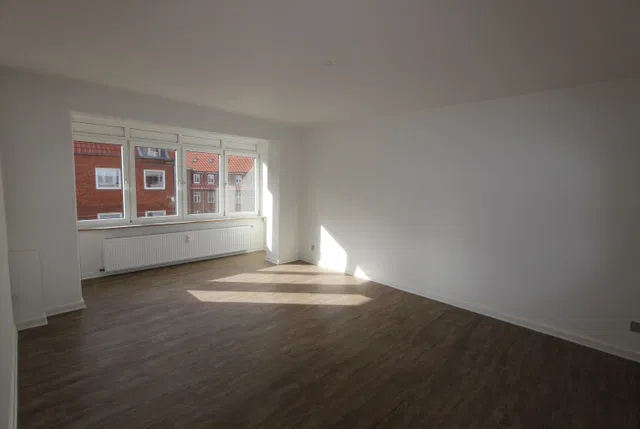 apartment Cozy 3-Room Apartment with Balcony and Parking
