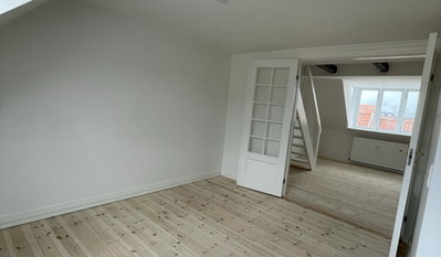 Lys taglejlighed med hems og kvist centralt i byen - Rantzausgade, Aalborg - 4