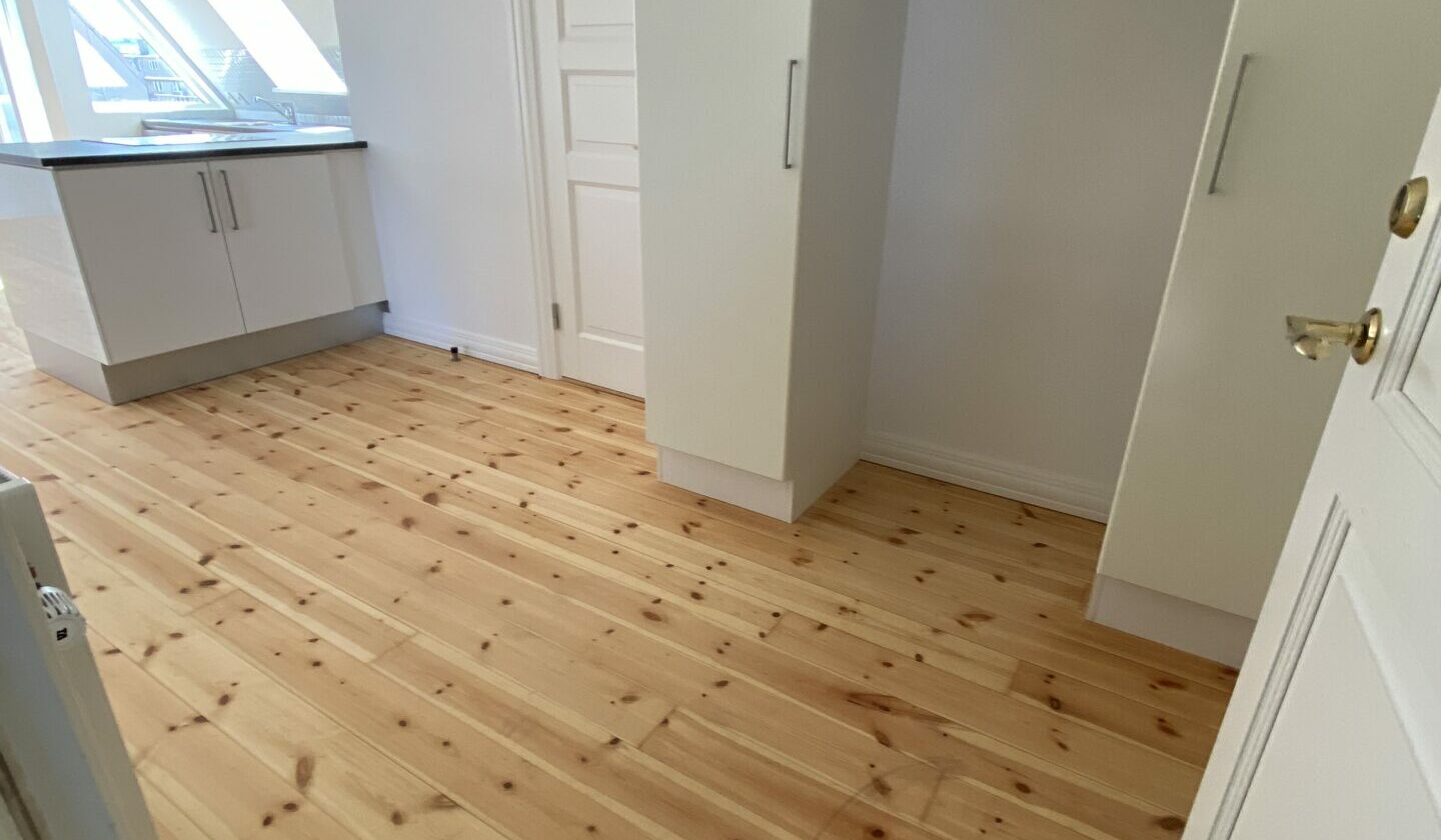 apartment Lys taglejlighed på 91 m² med hems og privat tagterrasse