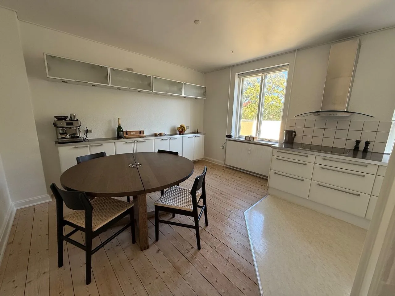 apartment Bright and Spacious Four-Room Home of 125 m²