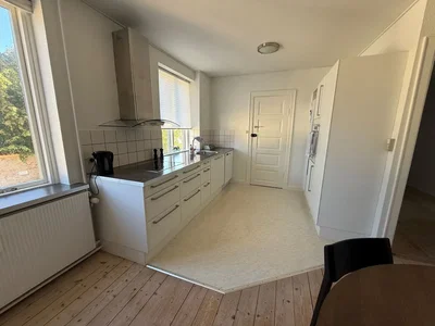 Lys og rummelig 4-værelses bolig på 125 m² - Kirkepladsen, Frederikshavn - 3