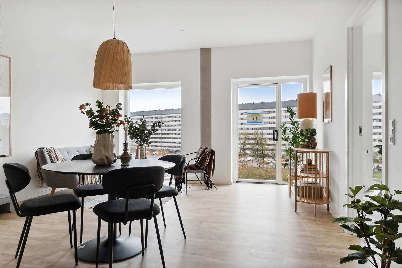 apartment Lys 2-værelses bolig på 2. sal med stor altan
