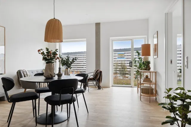 apartment Lys 2-værelses bolig på 2. sal med stor altan