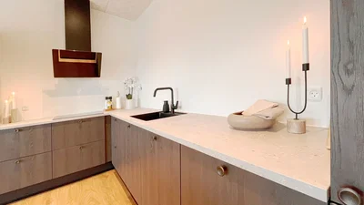 Lyst 4-værelses rækkehus på 100 m2 med udsigt til sø og skov, terrasse og parkering – husdyr efter godkendelse - Skovbunden, Holstebro - 3