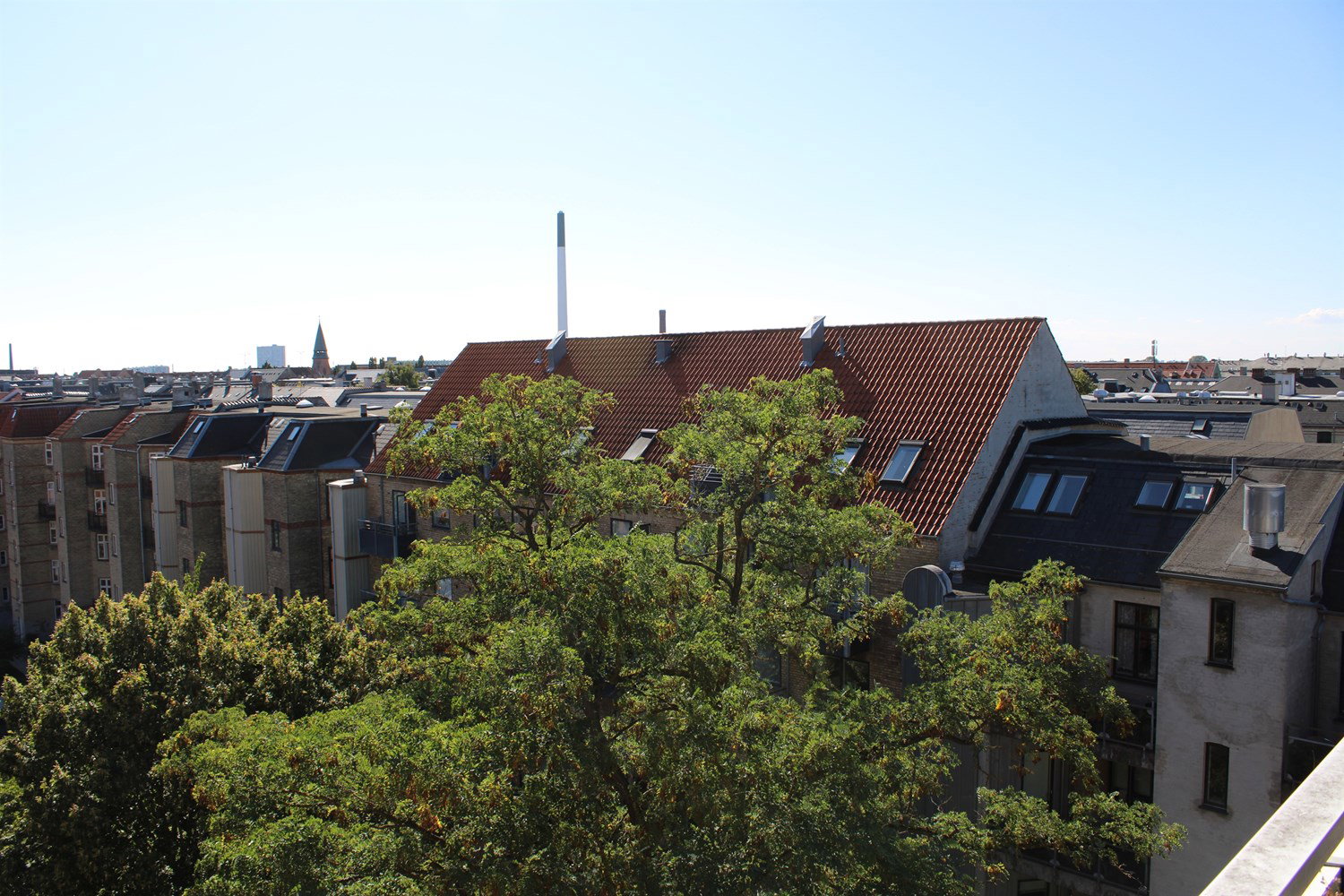 apartment Cozy 2-room apartment on the 6th floor — high above the city rooftops with plenty of light and a great view