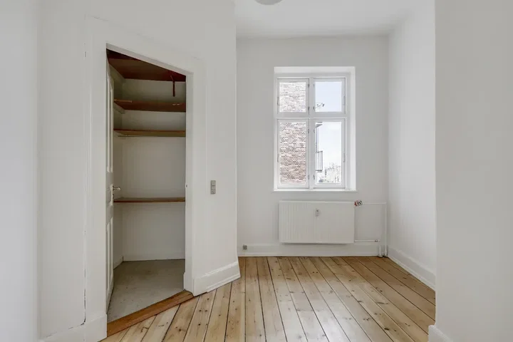 Lys og rummelig 4-værelses med karnap, altan og parkering – husdyr tilladt - Torvet, Horsens - 0