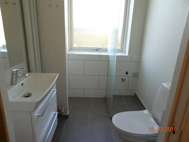 apartment Lys lejlighed med altan, parkering og attraktiv beliggenhed