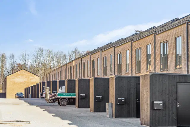townhouse Rummeligt rækkehus med have og terrasse i Kokkedal
