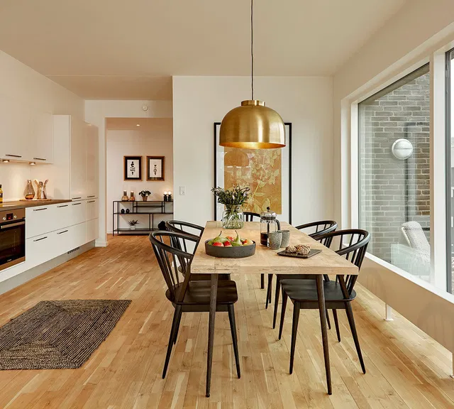 apartment Lys 4-værelses bolig med stor altan