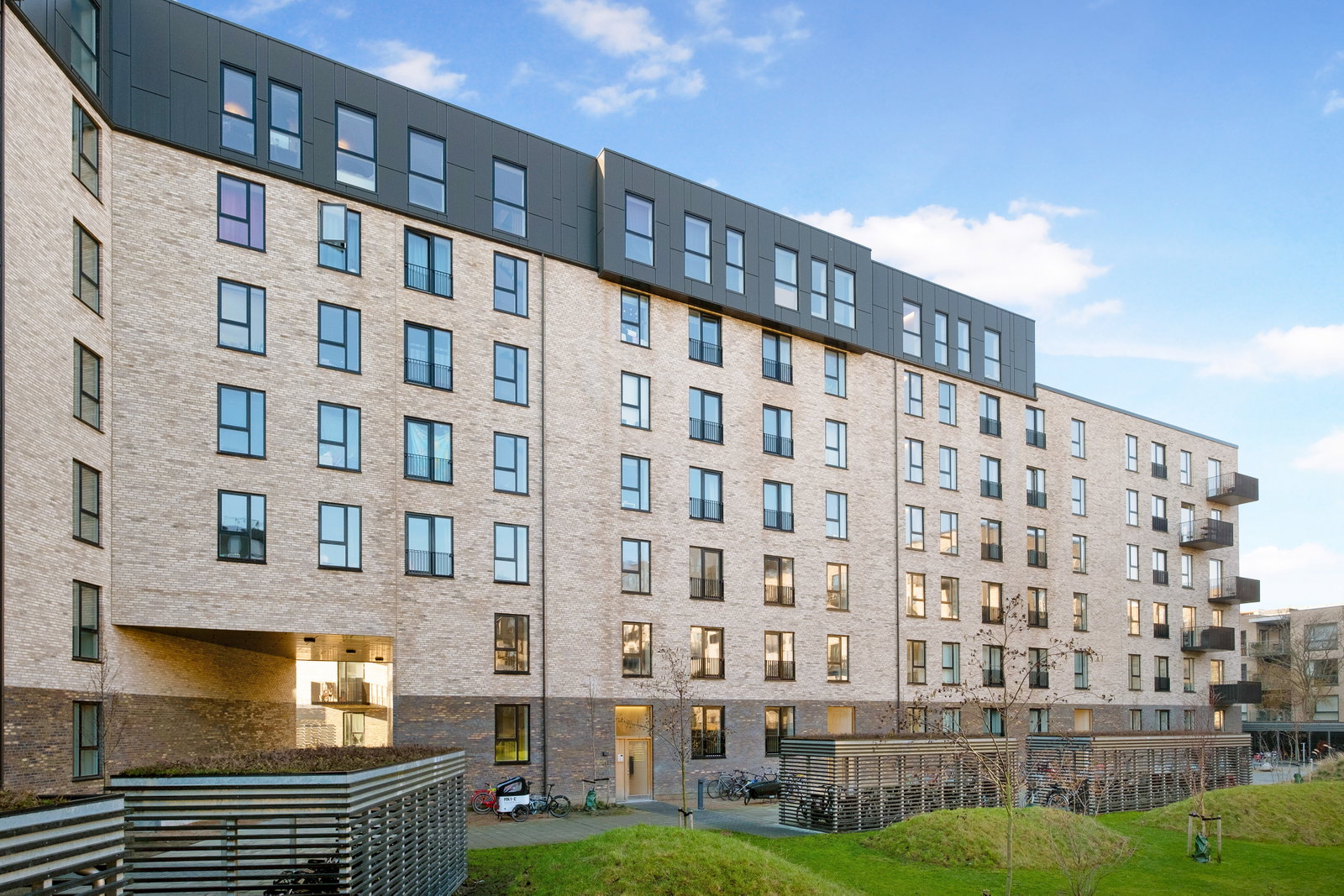 apartment Lys 4-værelses bolig med depot og sydvestvendt altan