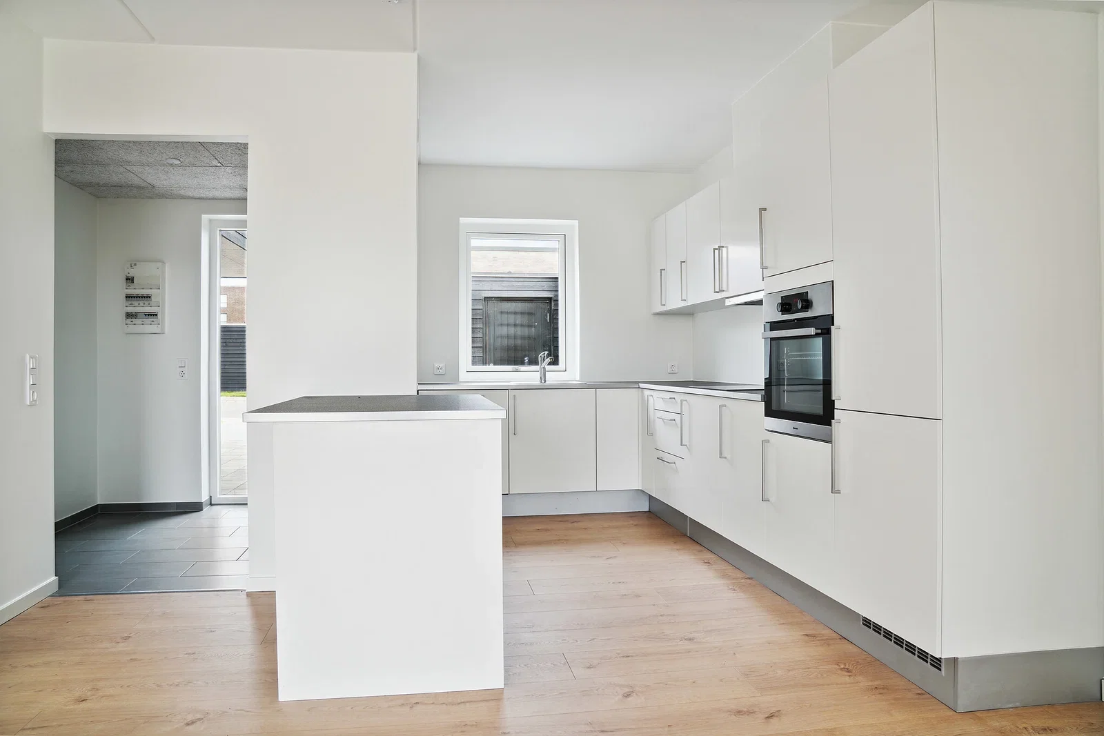 townhouse 5-room terraced house with private terrace and carport