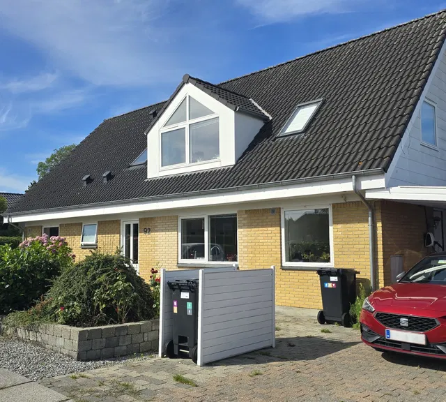 house Rummelig møbleret villa på 229 m² med skøn have
