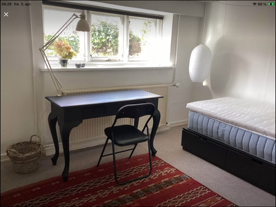 Lyst værelse på 15 kvm i høj kælder i villa i Viby J v. Århus. - Højgårdsvej, Viby J - 1