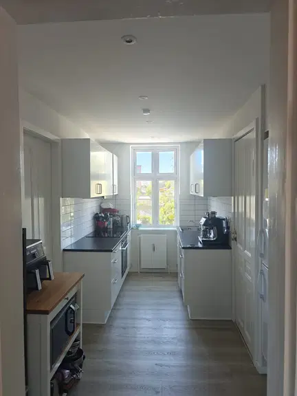 apartment Bright and Spacious 5-Room Apartment of 137 m² with Modern Kitchen, Washer-Dryer Column and Pets Allowed – Available from 1 December
