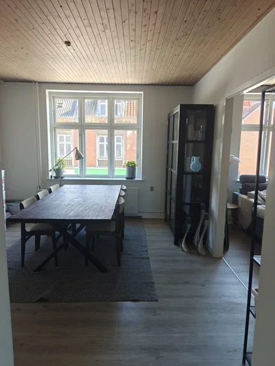 Lys og rummelig 5-værelses på 137 m2 med moderne køkken, vaskesøjle og husdyr tilladt – indflytning 1. december - Søndergade, Frederikshavn - 3
