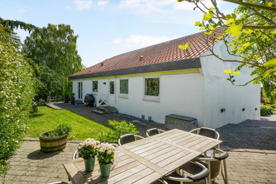 Stort lyst hus med dejlig udestue, have med terrasser - Rugmarksvej, Harlev J - 2