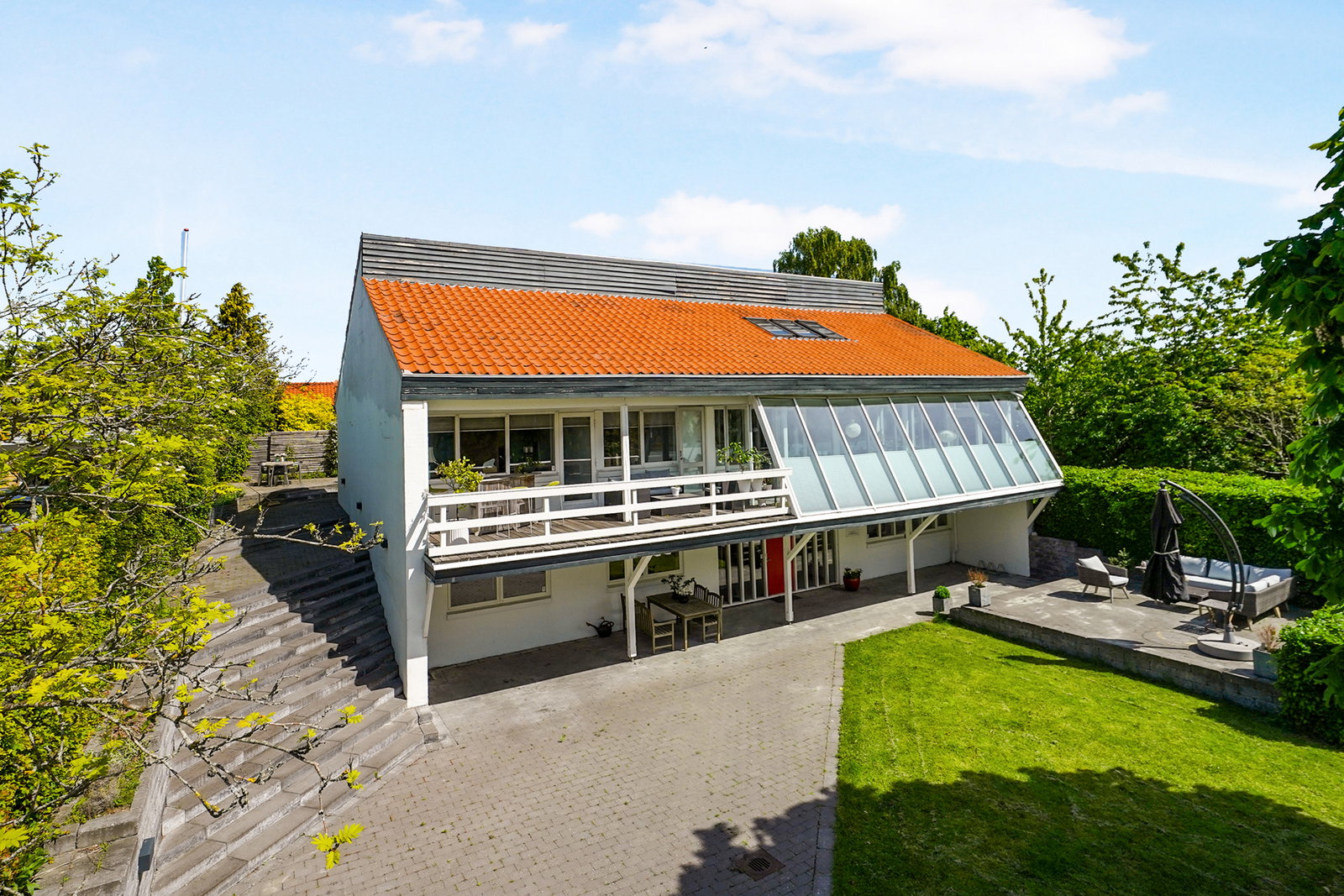 house Stort lyst hus med dejlig udestue, have med terrasser