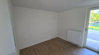 Lys 2-værelses bolig med elevator og gratis parkering - Tårnfalkevej, Frederikssund - 2
