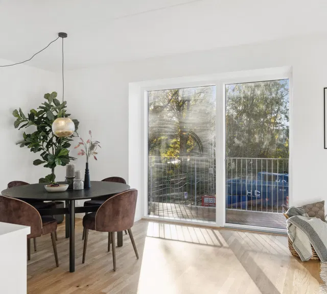 apartment 3-værelses bolig med to altaner i grønne omgivelser