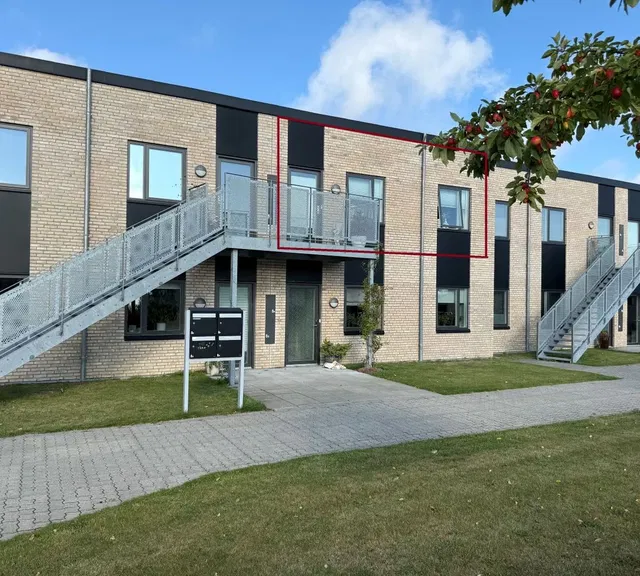 apartment Nyere 3-værelses bolig med solrig altan