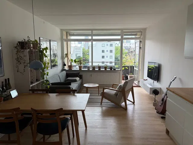apartment Hyggelig lejlighed med altan og central beliggenhed