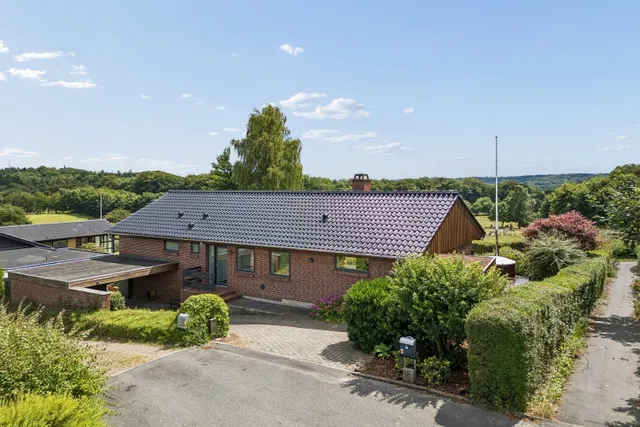 house Rummelig villa på 188 m² med naturudsigt