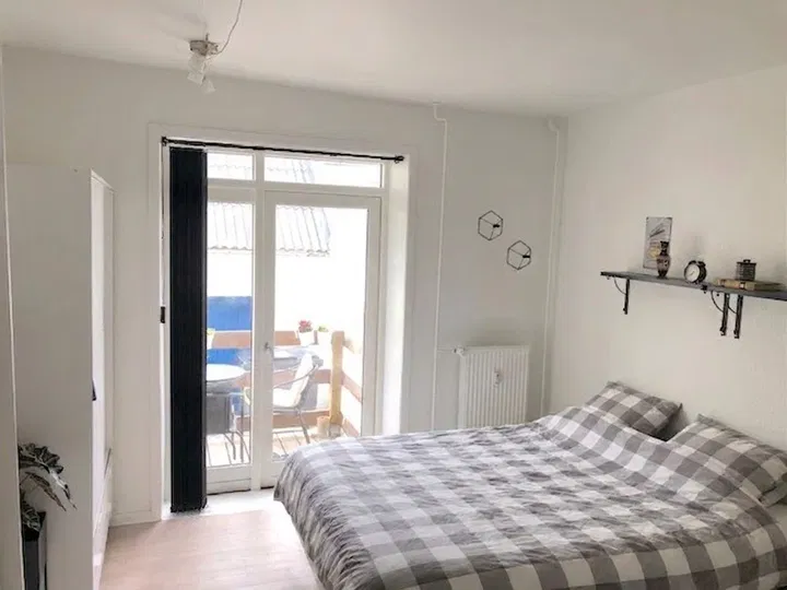 Bright 2-Room Apartment of 69 m² with Balcony and Classic Details - Dalgasgade, Aalborg - 4