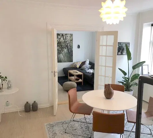 apartment Lys 2-værelses på 69 m2 med altan og klassiske detaljer