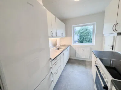 apartment Indbydende stuelejlighed med lyse rum og praktiske løsninger