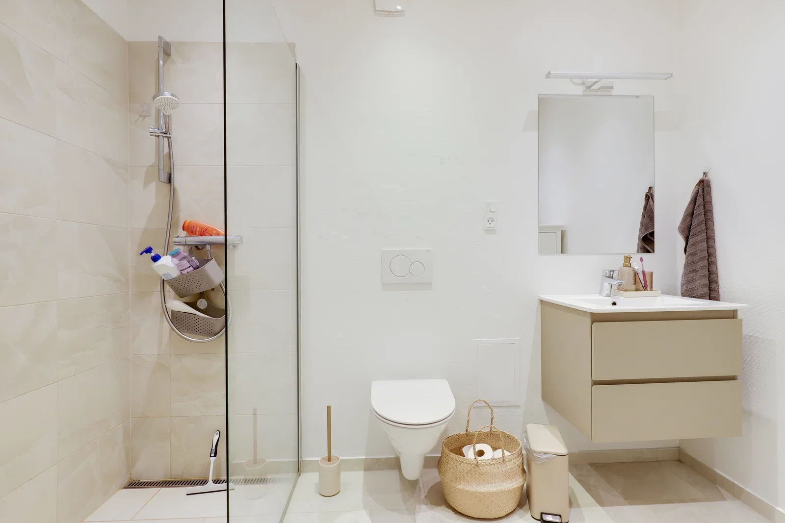 apartment Lys 4-værelses på 107 m2 med altan, stilrent køkken og moderne badeværelse