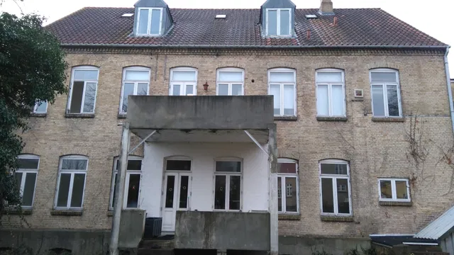 apartment Charming 2-Room Apartment with Large Balcony