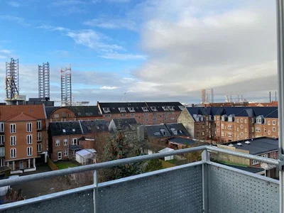 Lys penthouse med vandkig, altan og synlige bjælker – indflytningsklar 2-værelses - Strandbygade, Esbjerg - 2