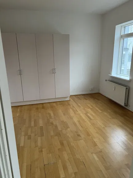 apartment Bright 3-room apartment with balcony near the city center