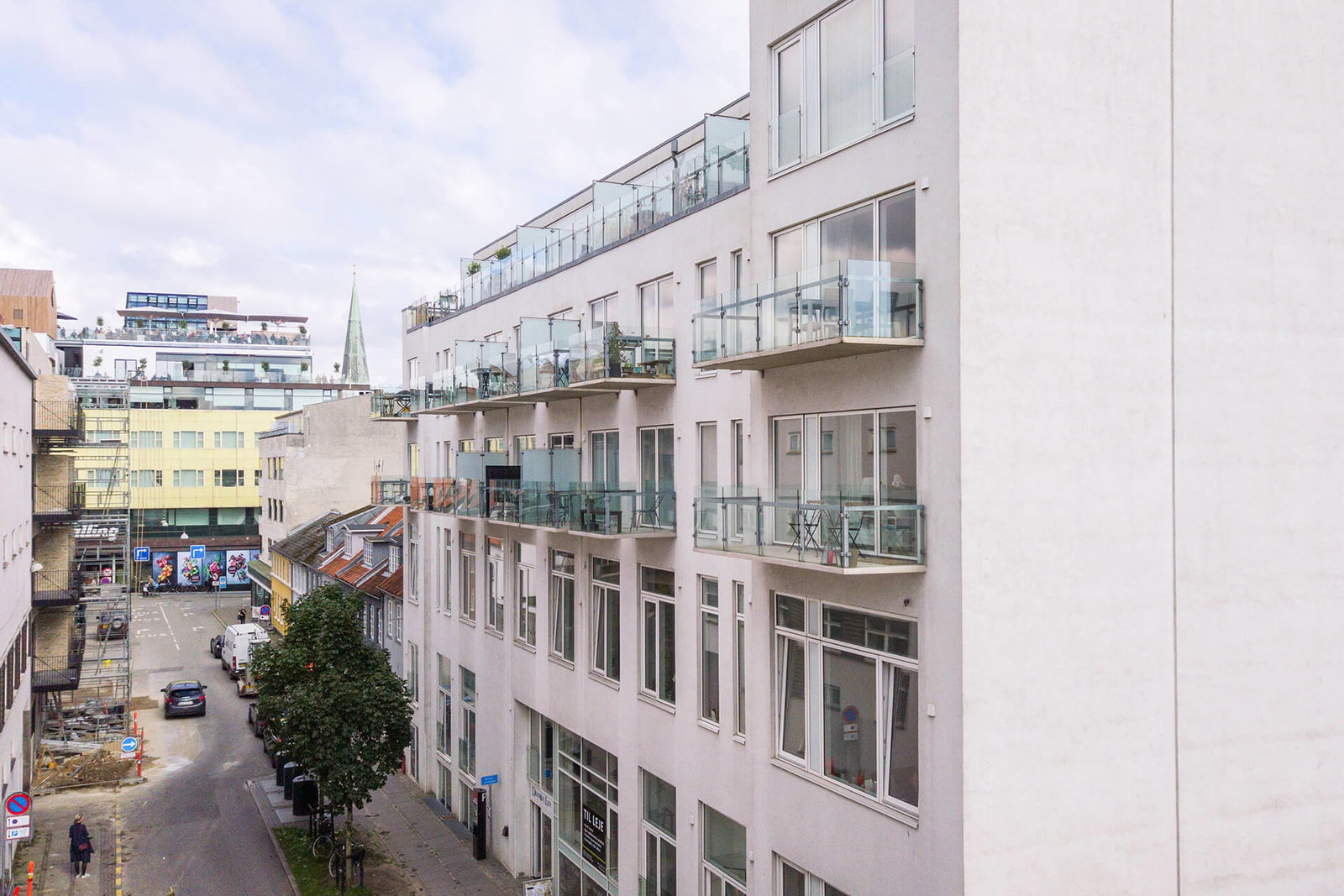 apartment Central Studio Apartment with Sunny Balcony