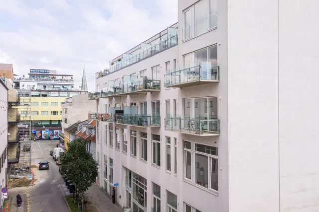 apartment Central Studio Apartment with Sunny Balcony