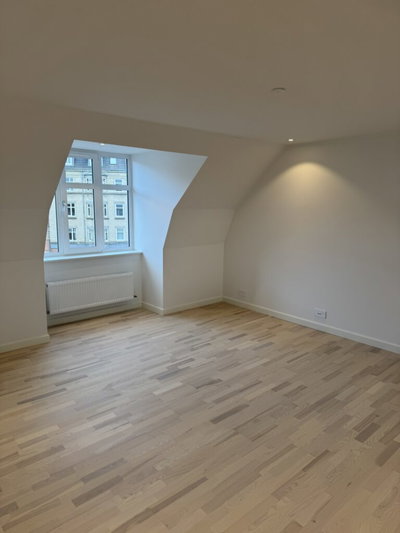 Nyrenoveret 4-værelses bolig med privatliv på øverste etage - Prins Christians Gade, Randers C - 1