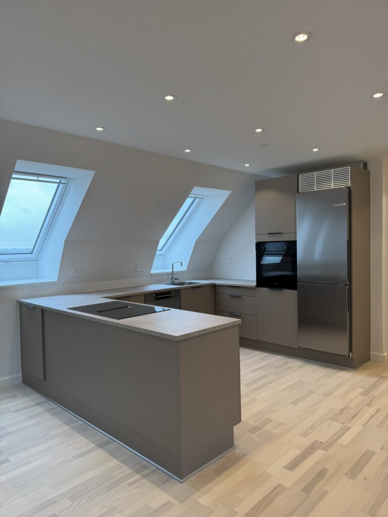 apartment Nyrenoveret 4-værelses bolig med privatliv på øverste etage