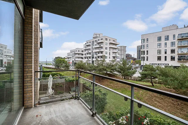 apartment Bright 3-Room Apartment with Two Balconies Near the Water