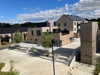 apartment Moderne bolig i to plan med altan og husdyr tilladt