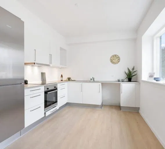 apartment 4 værelses lejlighed i 2 plan med altan