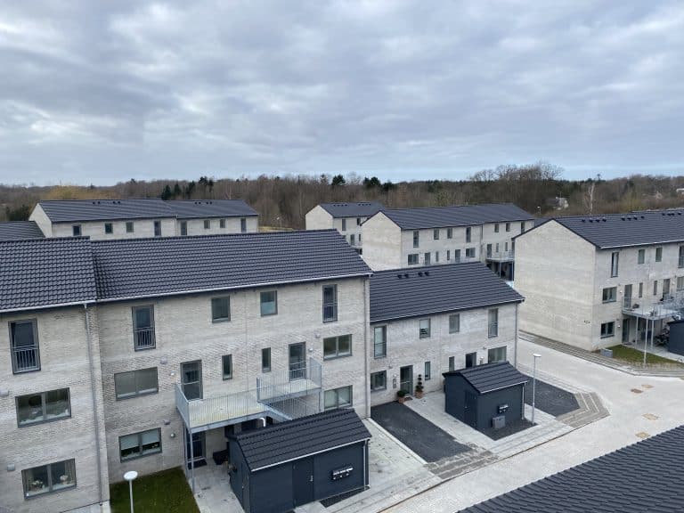 apartment 4 værelses lejlighed i 2 plan med altan
